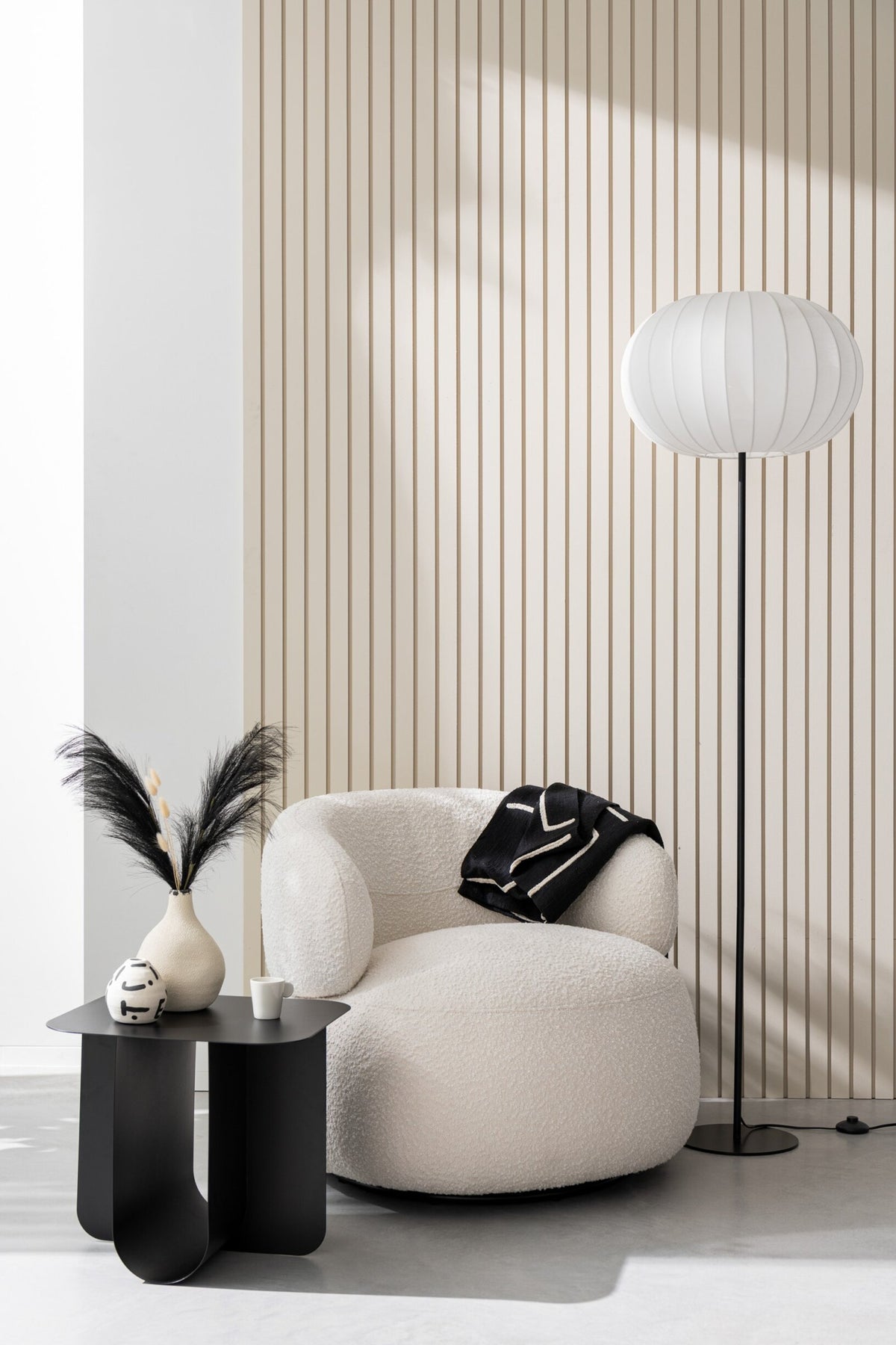 Fauteuil pivotant rond en mousse taupe J-Line