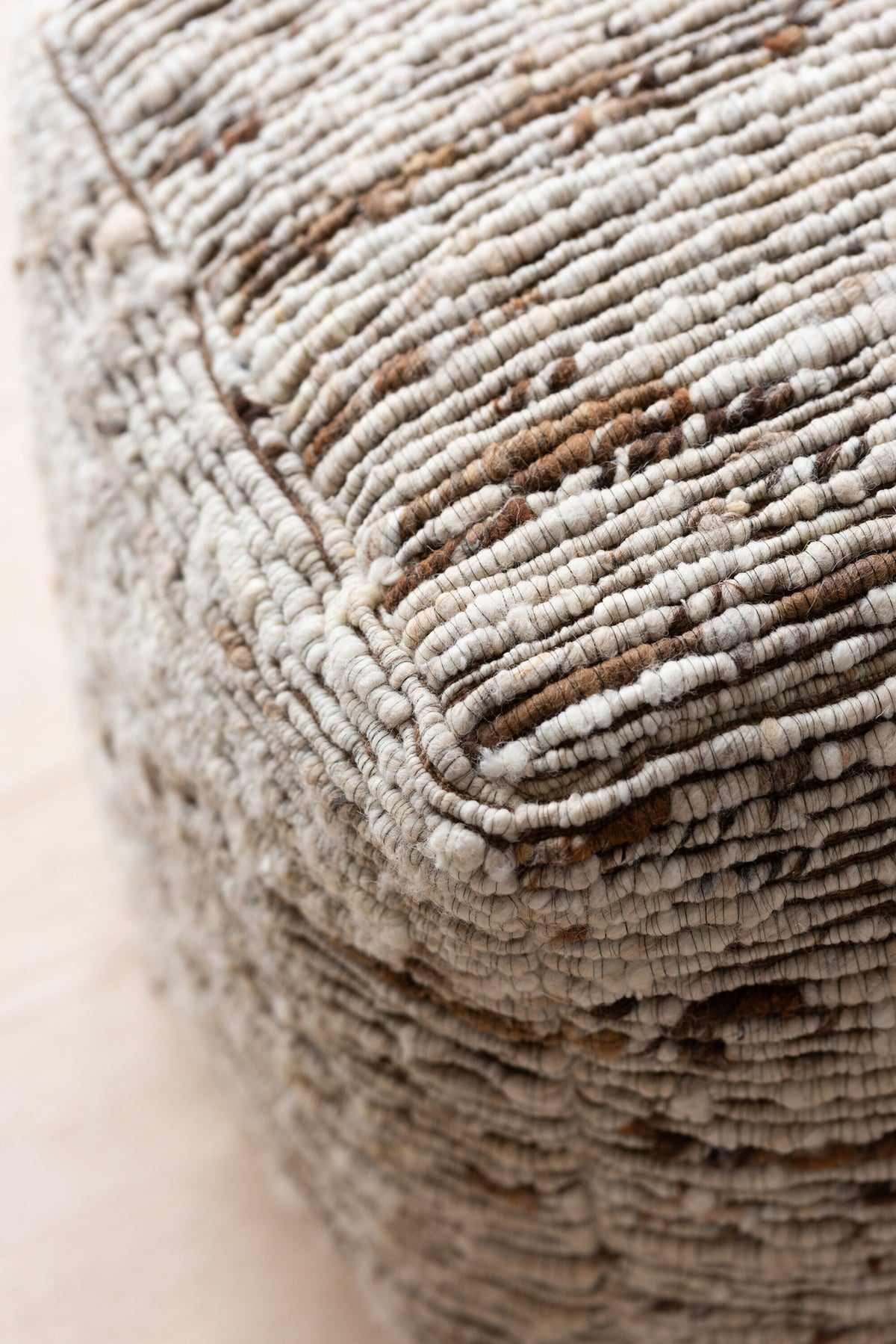Pouf en laine tissée Écru/Marron 45x45x45cm J-Line