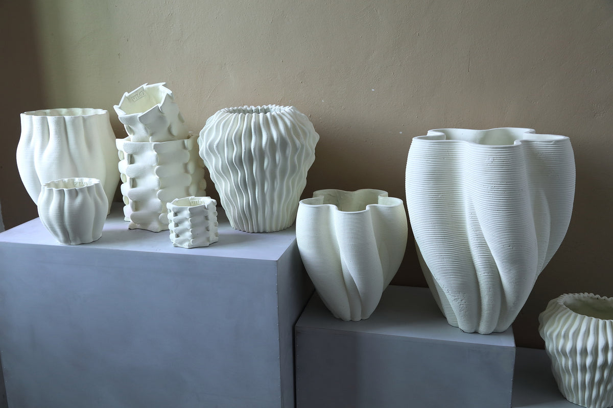 Vase rond Barren en ciment blanc, motif ondulé 3D, L PTMD
