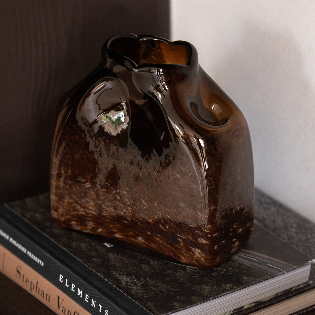 Vase rectangulaire large en verre marron foncé J-Line