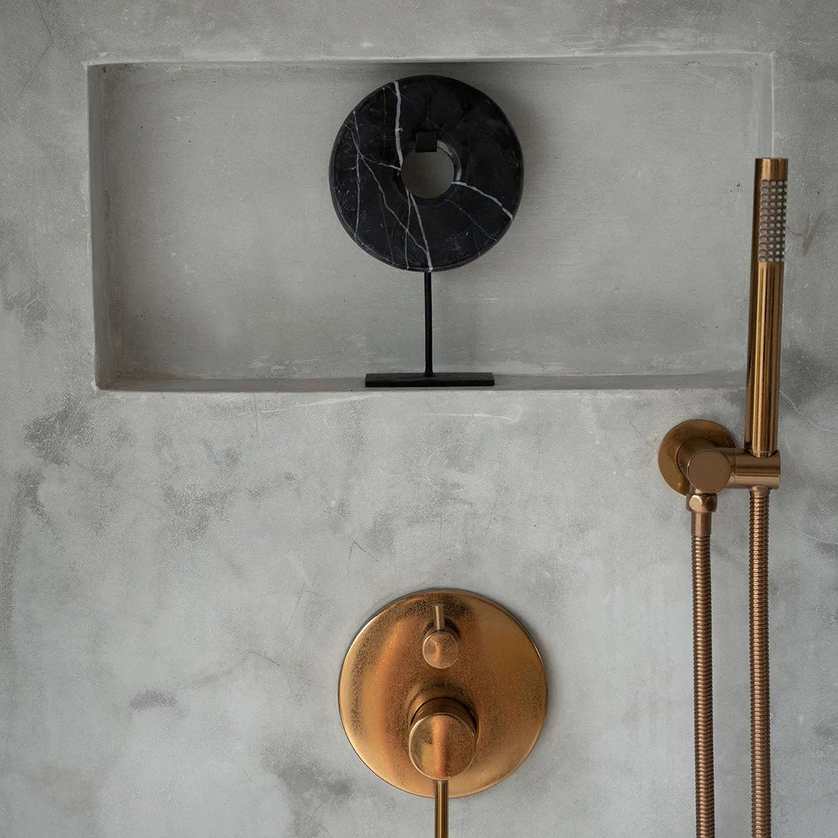 Le disque en marbre sur pied - Noir - S