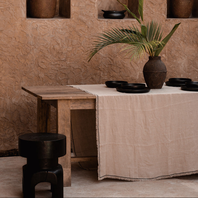 Le tabouret Squat Spot noir Bazar Bizar