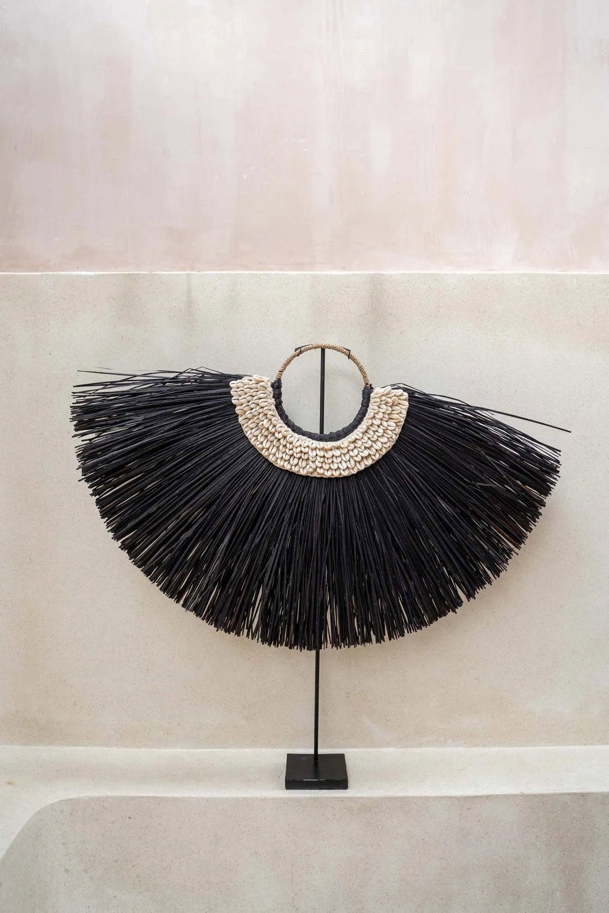 Le Cowrie Alang debout Bazar Bizar