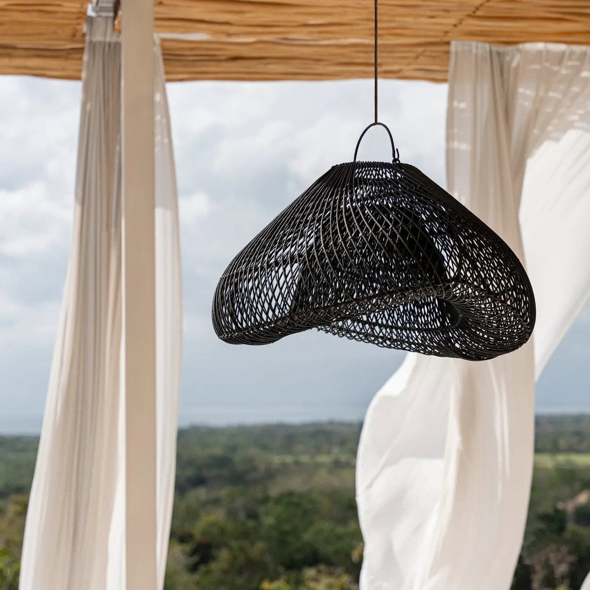 La suspension Cloud noire moyenne Bazar Bizar
