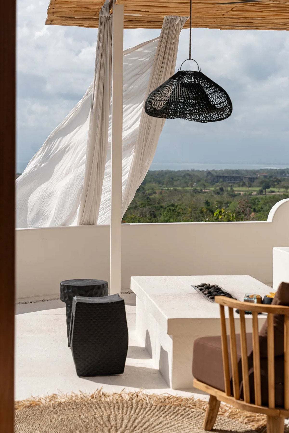La suspension Cloud noire moyenne Bazar Bizar
