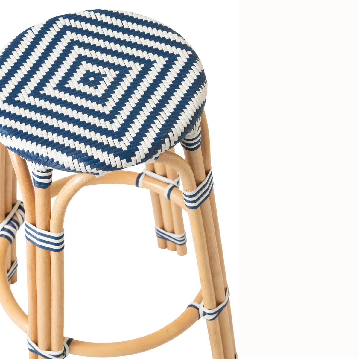 Tabouret de jardin géométrique rond en rotin bleu/blanc J-Line