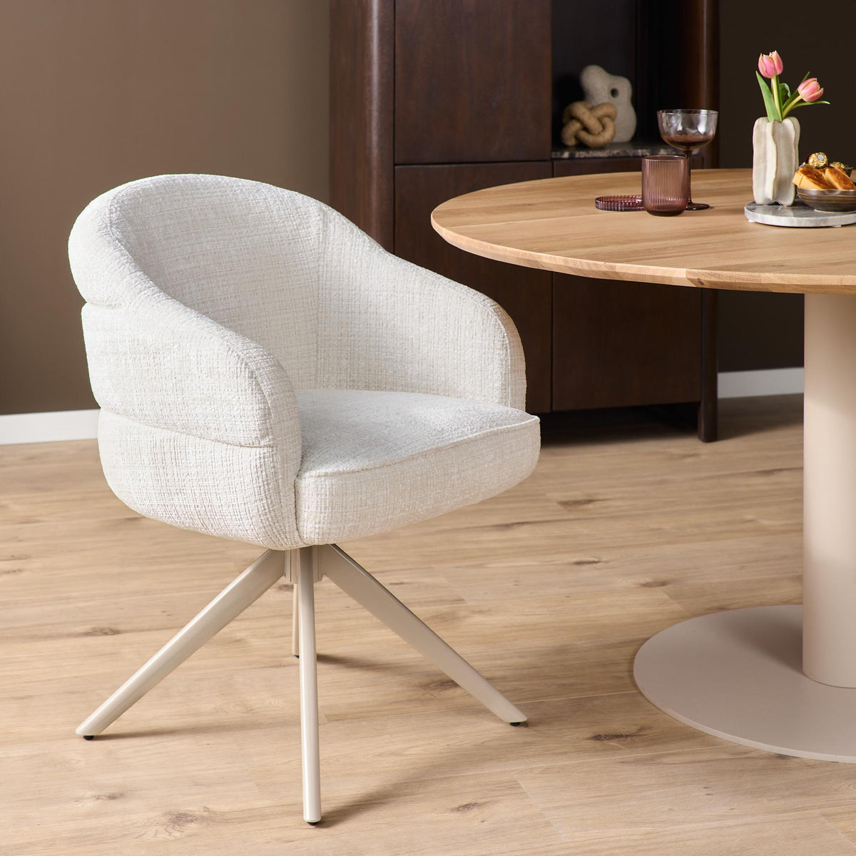 Chaise de salle à manger Bella en tissu blanc cassé avec accoudoirs Starfurn