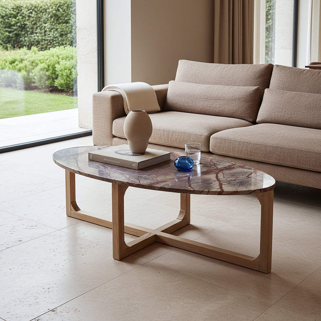 Table basse ovale en marbre Bizar Raw Materials