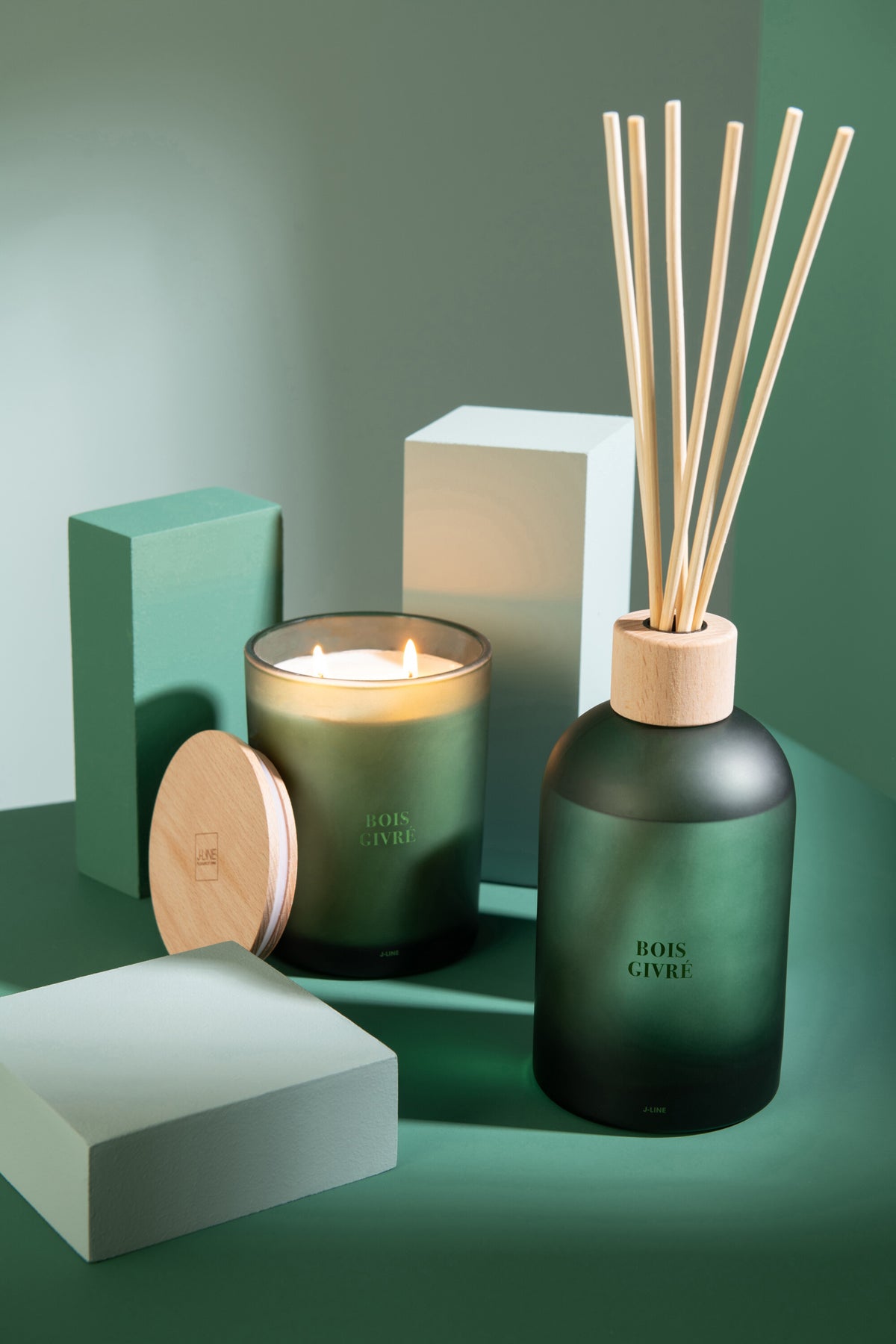 Geurstokjes Accords Essentiels Bois Givré 550ml - Geurstokjes - J-Line - livinglovely.nl