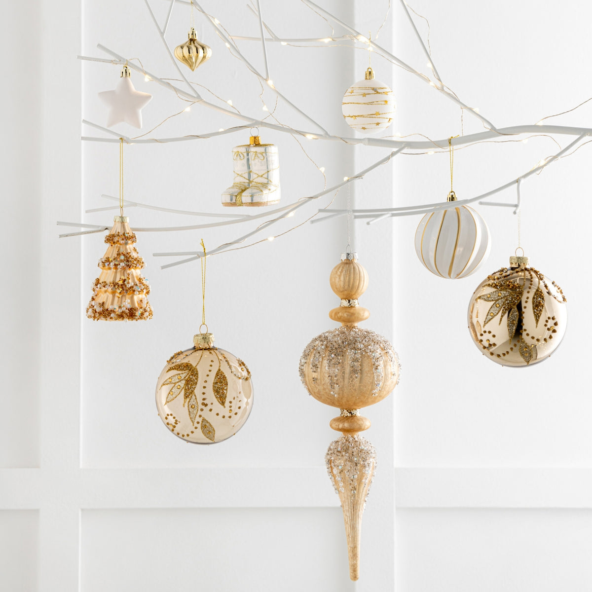 Boîte de 4 décorations de sapin de Noël + perles en verre dorées J-Line
