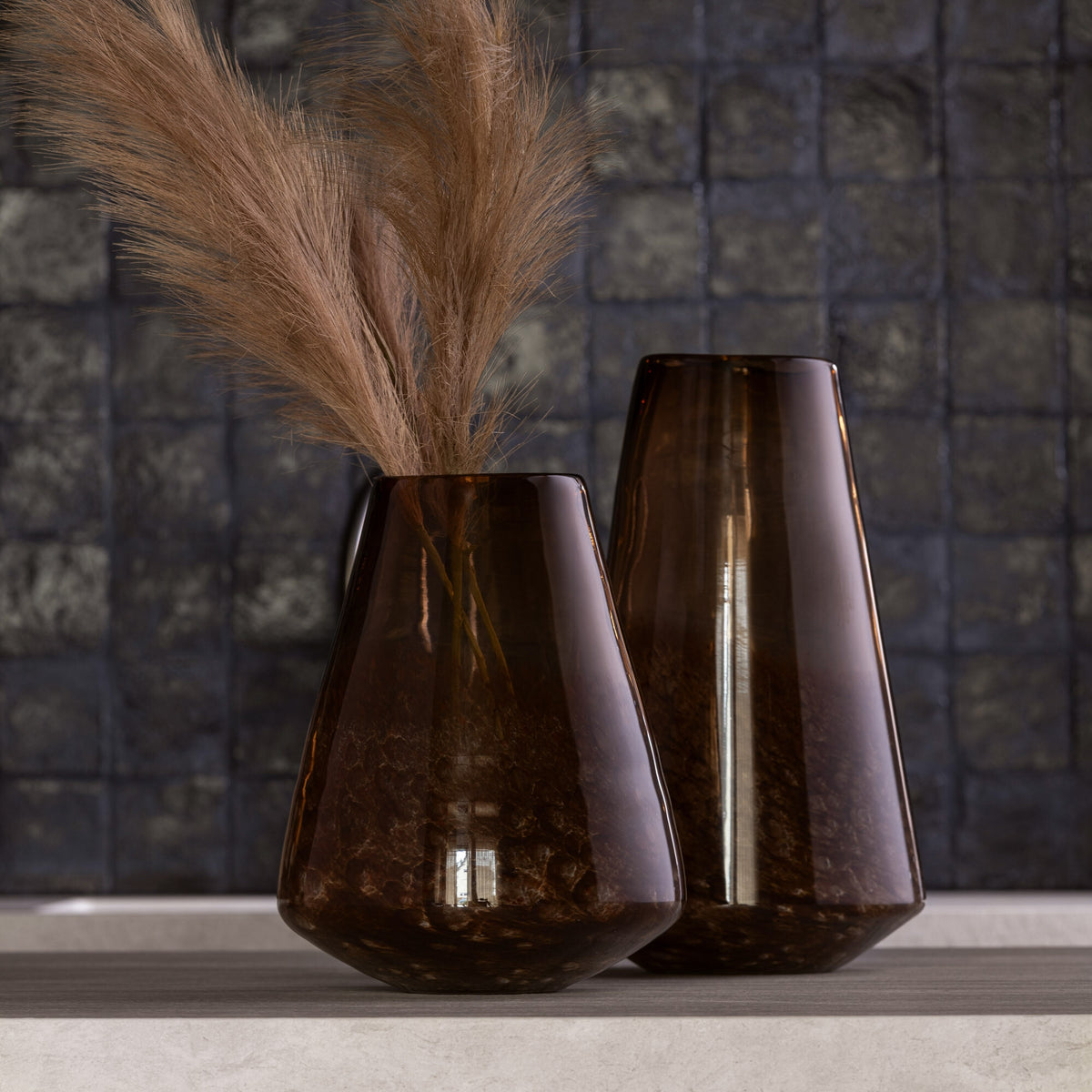Vase en verre marron foncé Cone Large J-Line