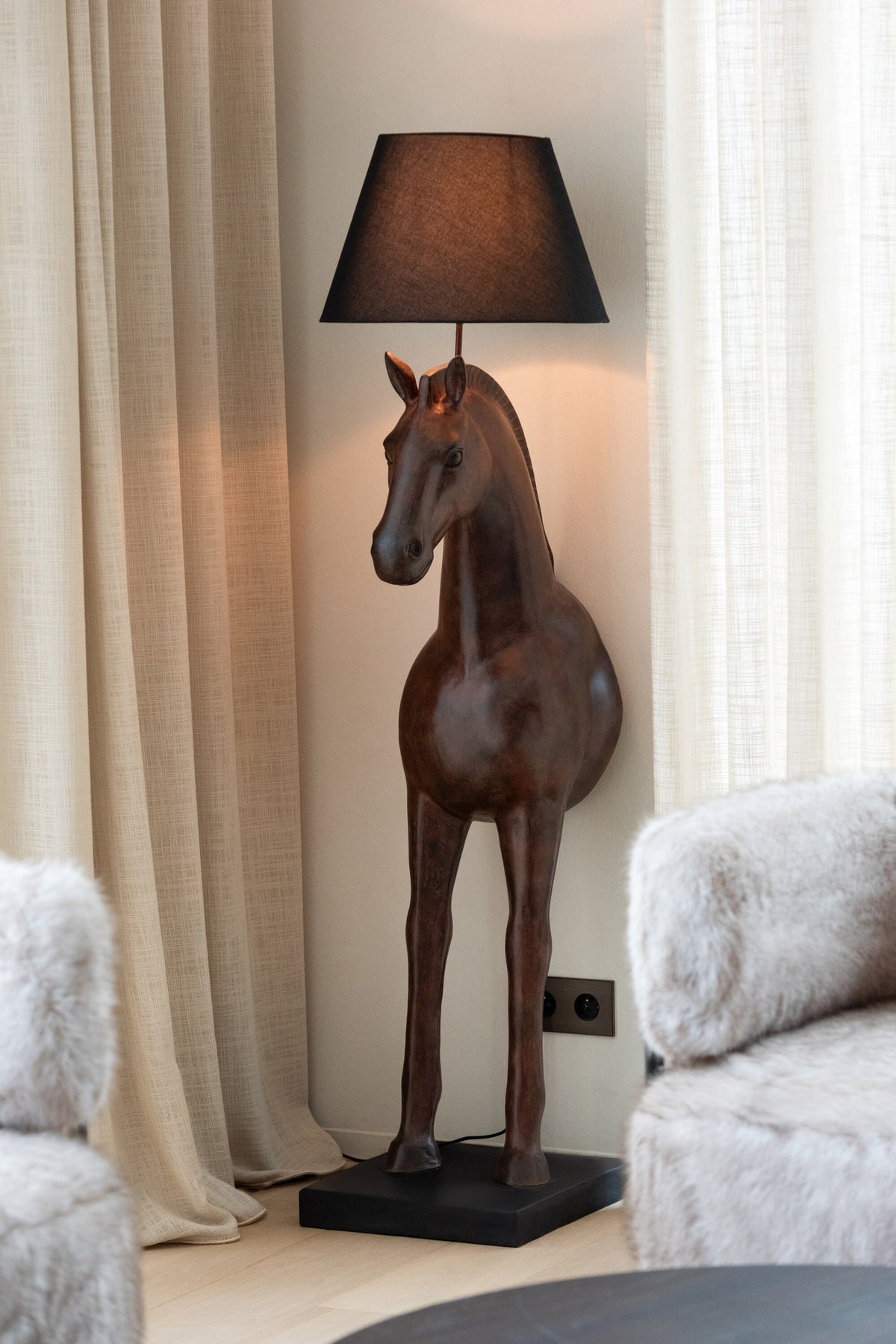 Lampadaire Tête de cheval Polyrésine Marron foncé J-Line