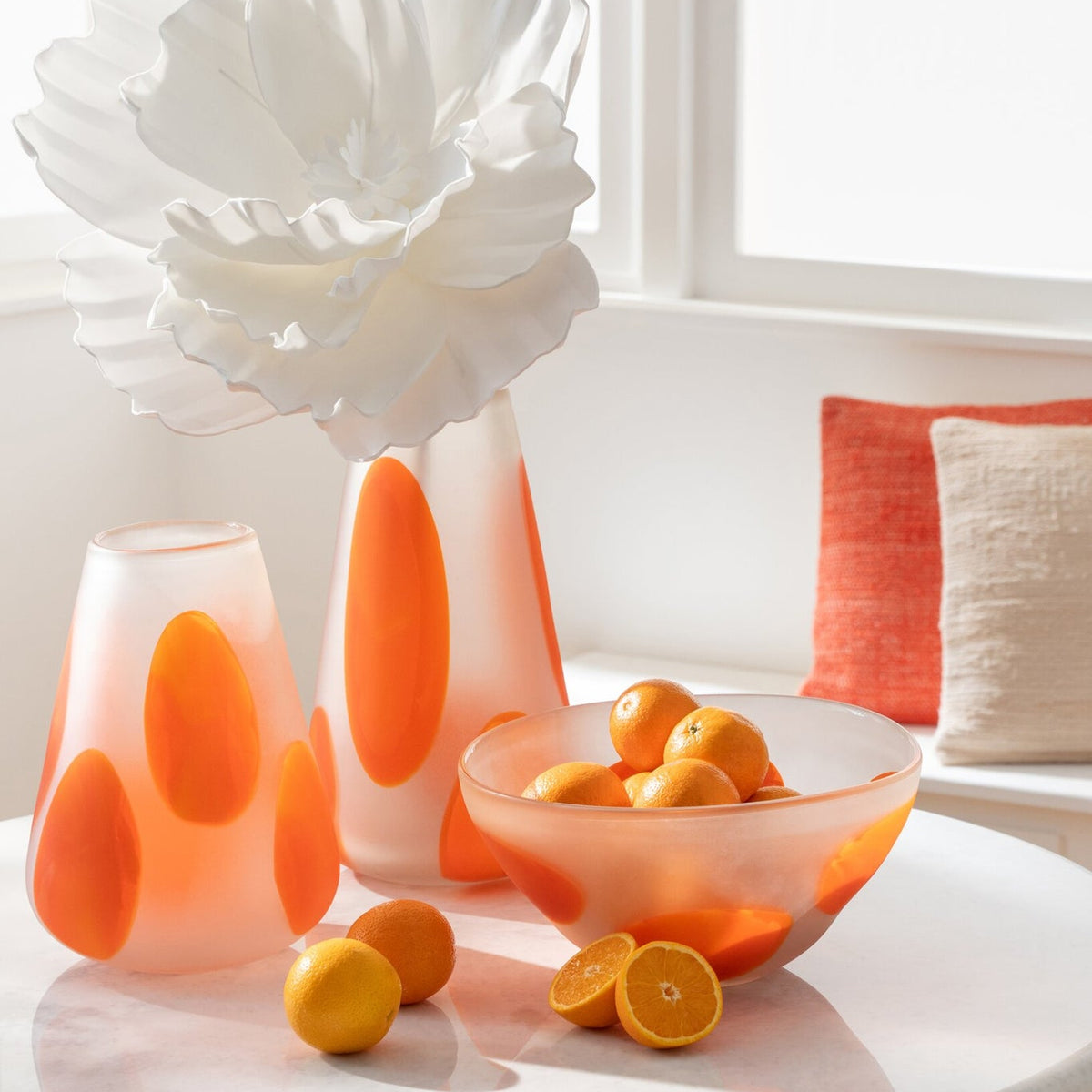 Plat décoratif en verre à pois orange foncé/transparent J-Line