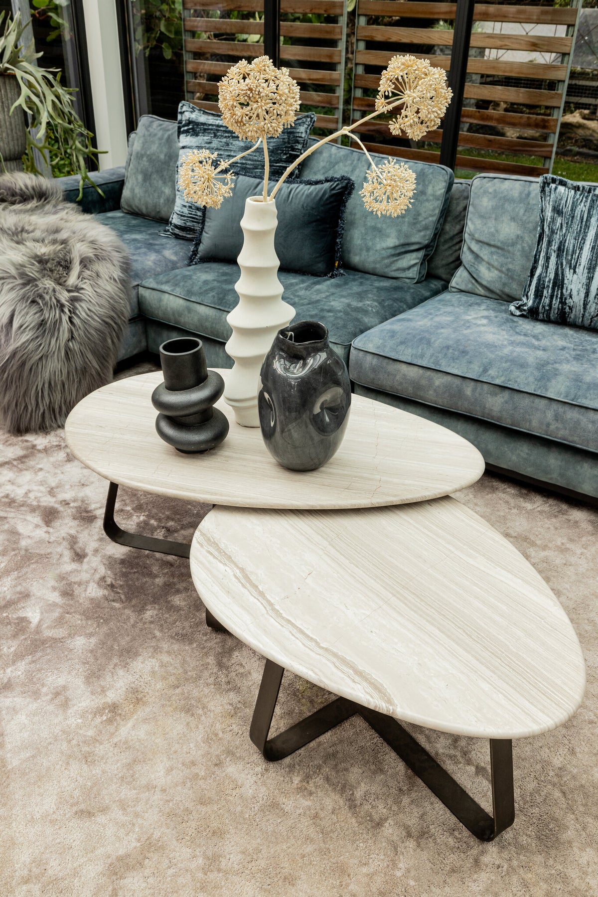 Table basse Muka haute base gris foncé marbre blanc PTMD