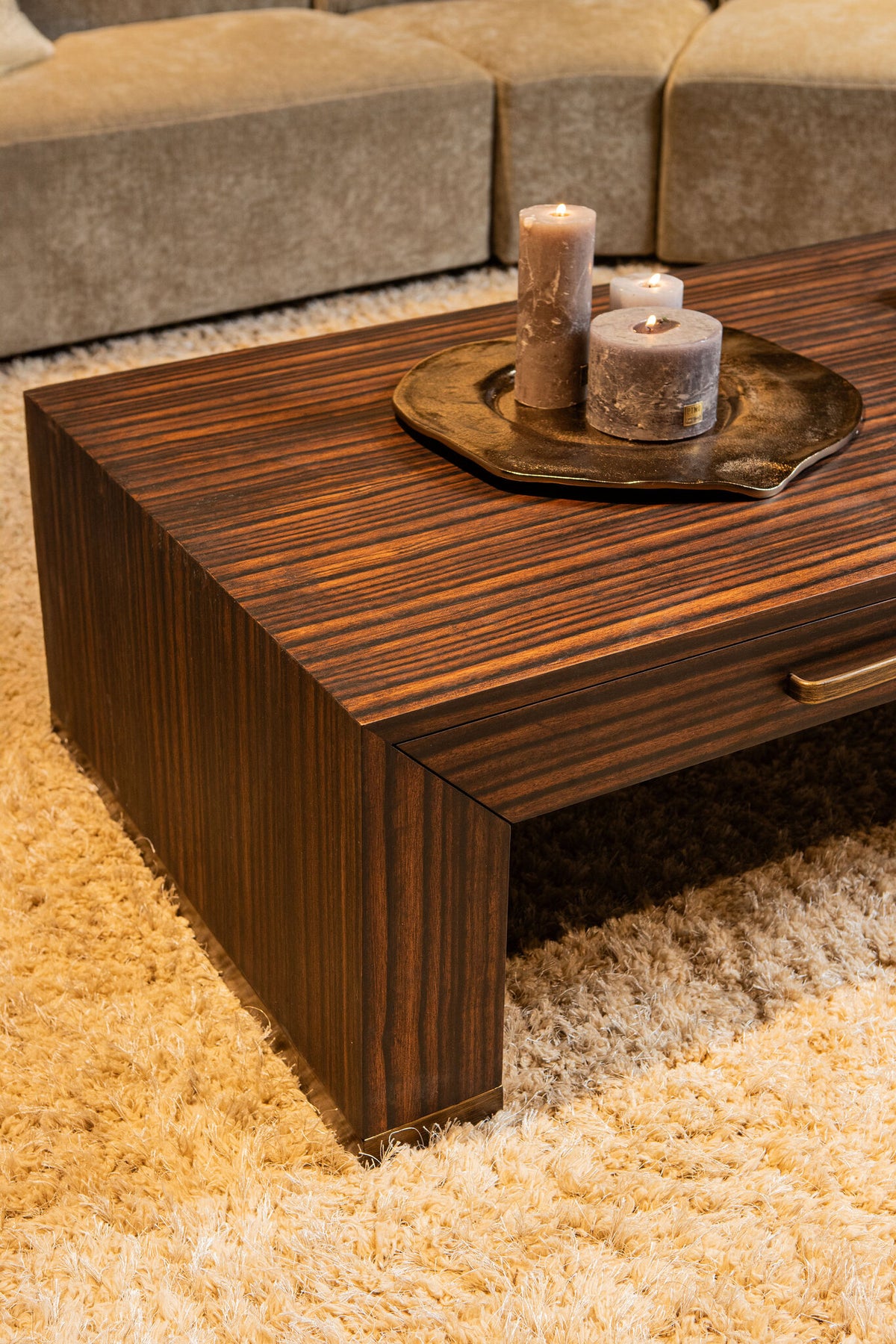 Table basse Tiess en placage de bois noir à 2 tiroirs PTMD