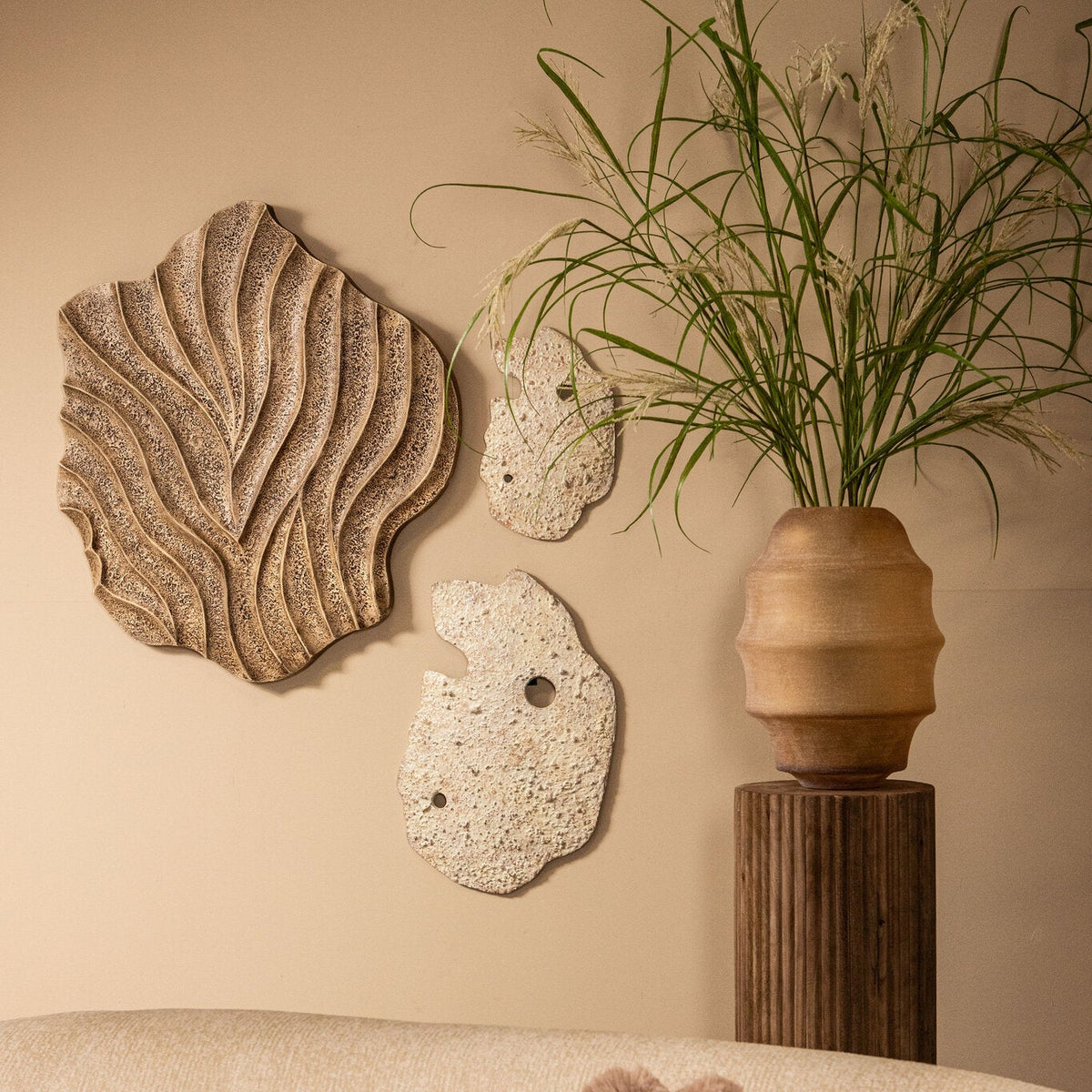 Panneau mural Enrike en aluminium brut coulé beige Large PTMD