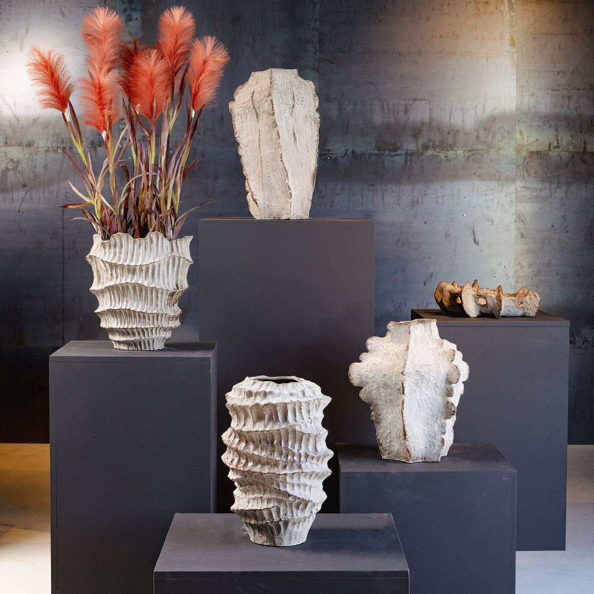 Vase rond ondulé côtelé en céramique beige Talan A PTMD