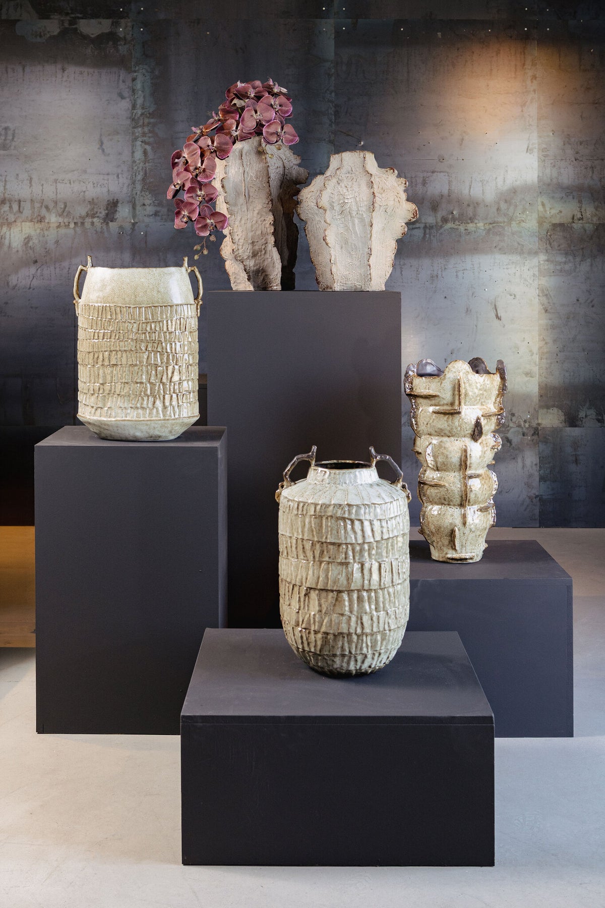 Vase angulaire en céramique beige Talan côtelé L PTMD