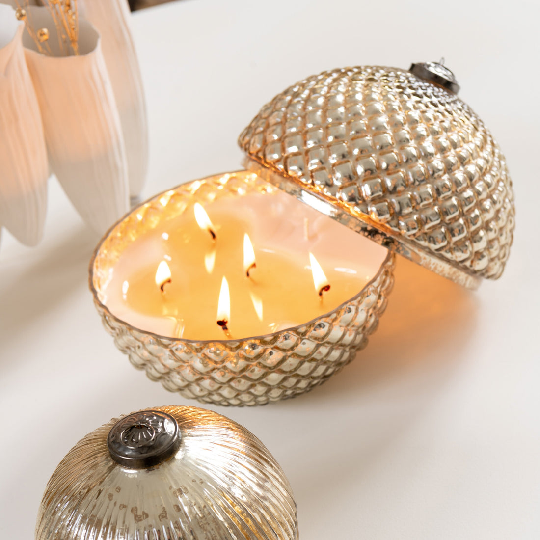 Bougie parfumée boule de Noël en verre doré, petit modèle, lot de 2 J-Line