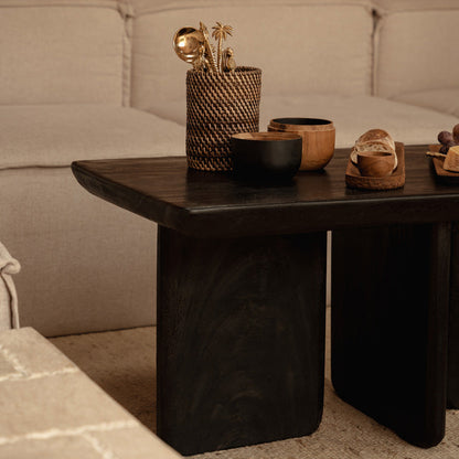 La table basse Obsidian noire Bazar Bizar