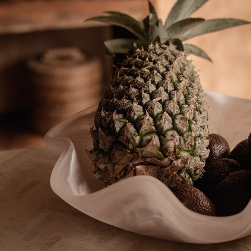 Le Bol à Fruits Organique en Résine Rose Blanc Bazar Bizarre