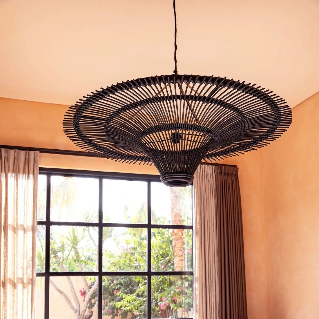 La suspension Sky noire XXL Bazar Bizar