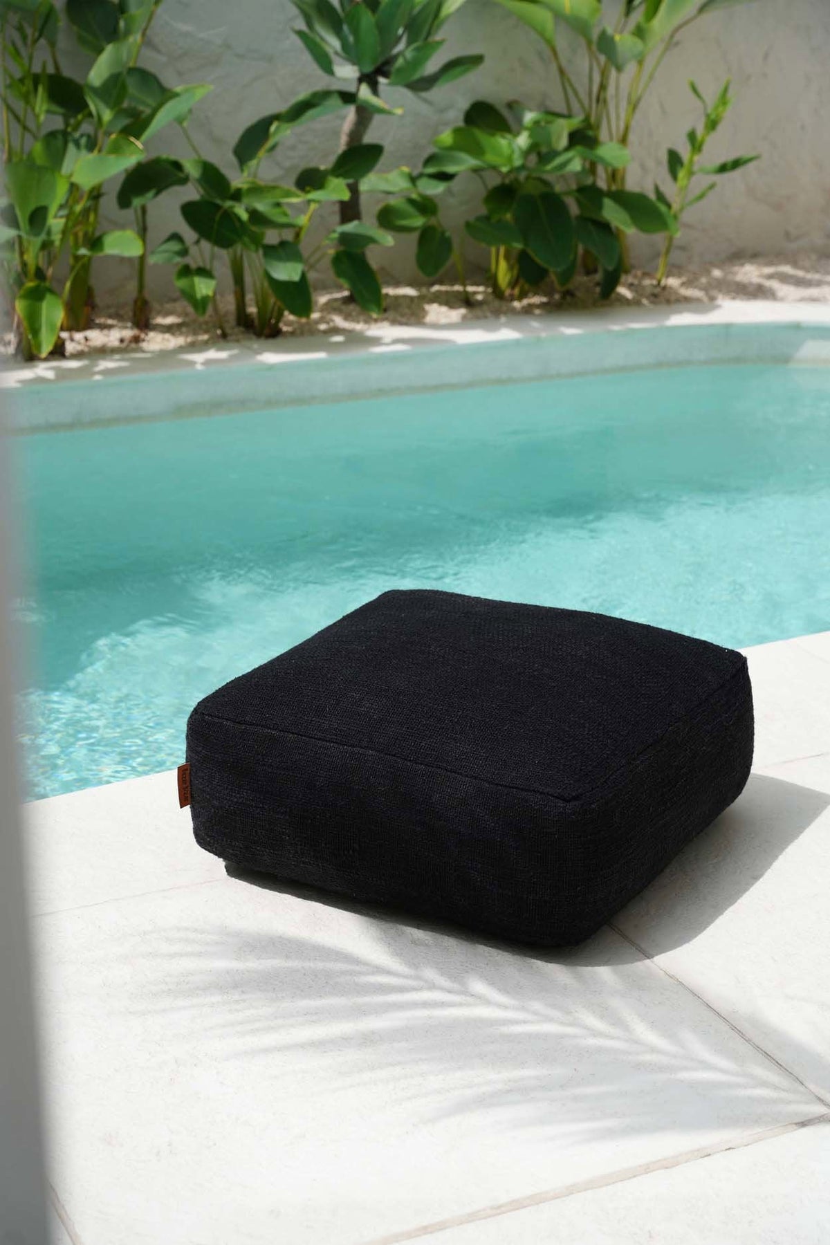 Le pouf Comfy noir Bazar Bizar
