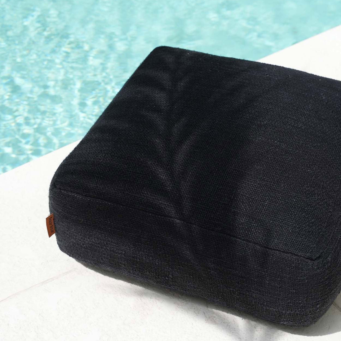 Le pouf Comfy noir Bazar Bizar