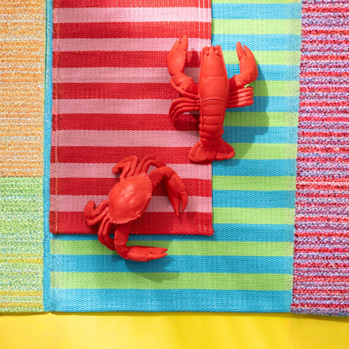 Tapis de plage Sunshine/Smile rayé en polypropylène multicolore assorti de J-Line