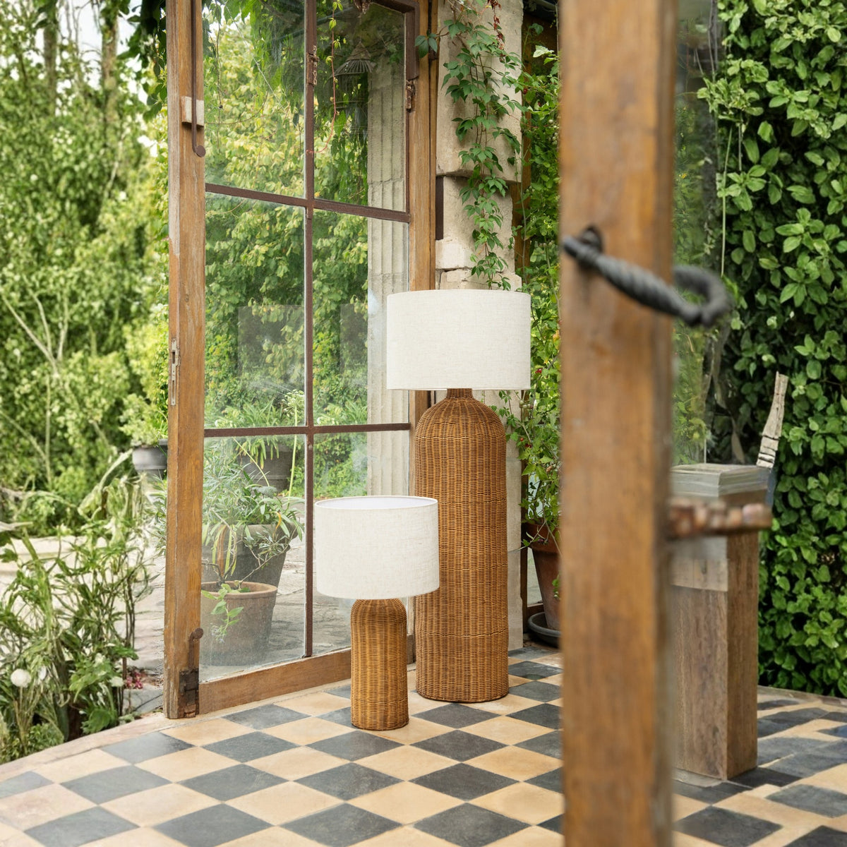 Lampe de table cylindrique en métal naturel/écru, petite, J-Line