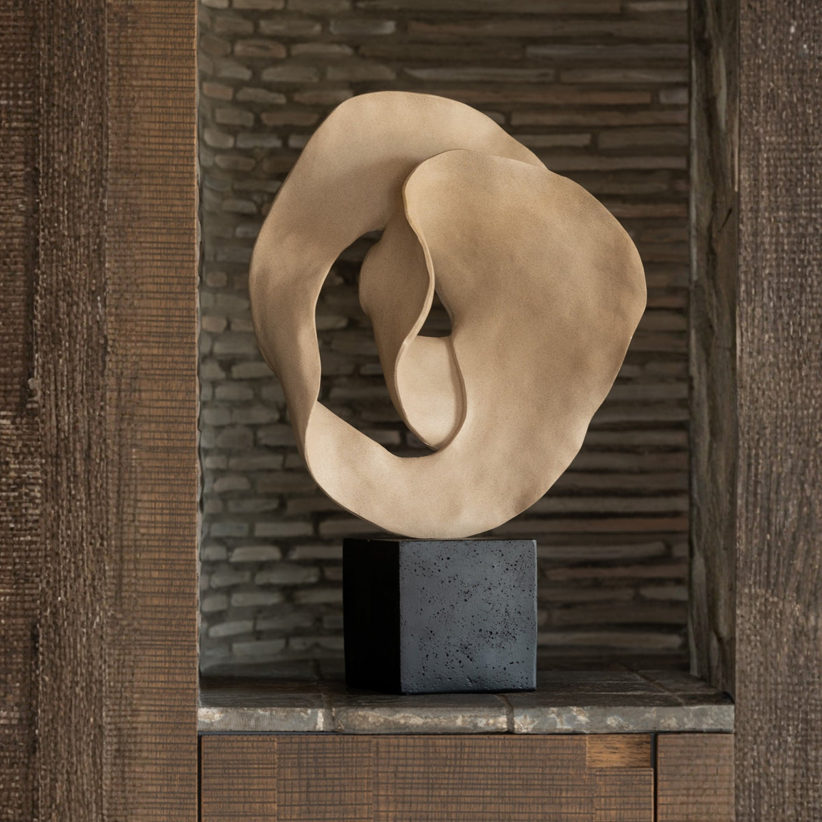 Déco Abstraite Sur Socle Résine Beige/Noir J-Line