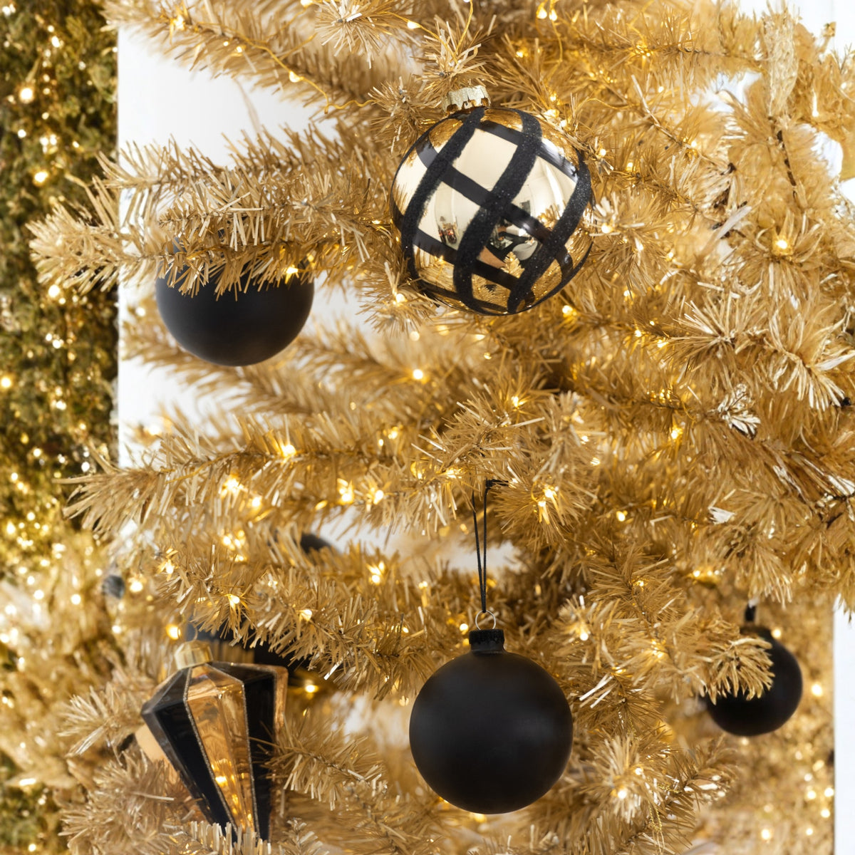 Boîte de 4 boules de Noël en verre quadrillé doré/noir J-Line