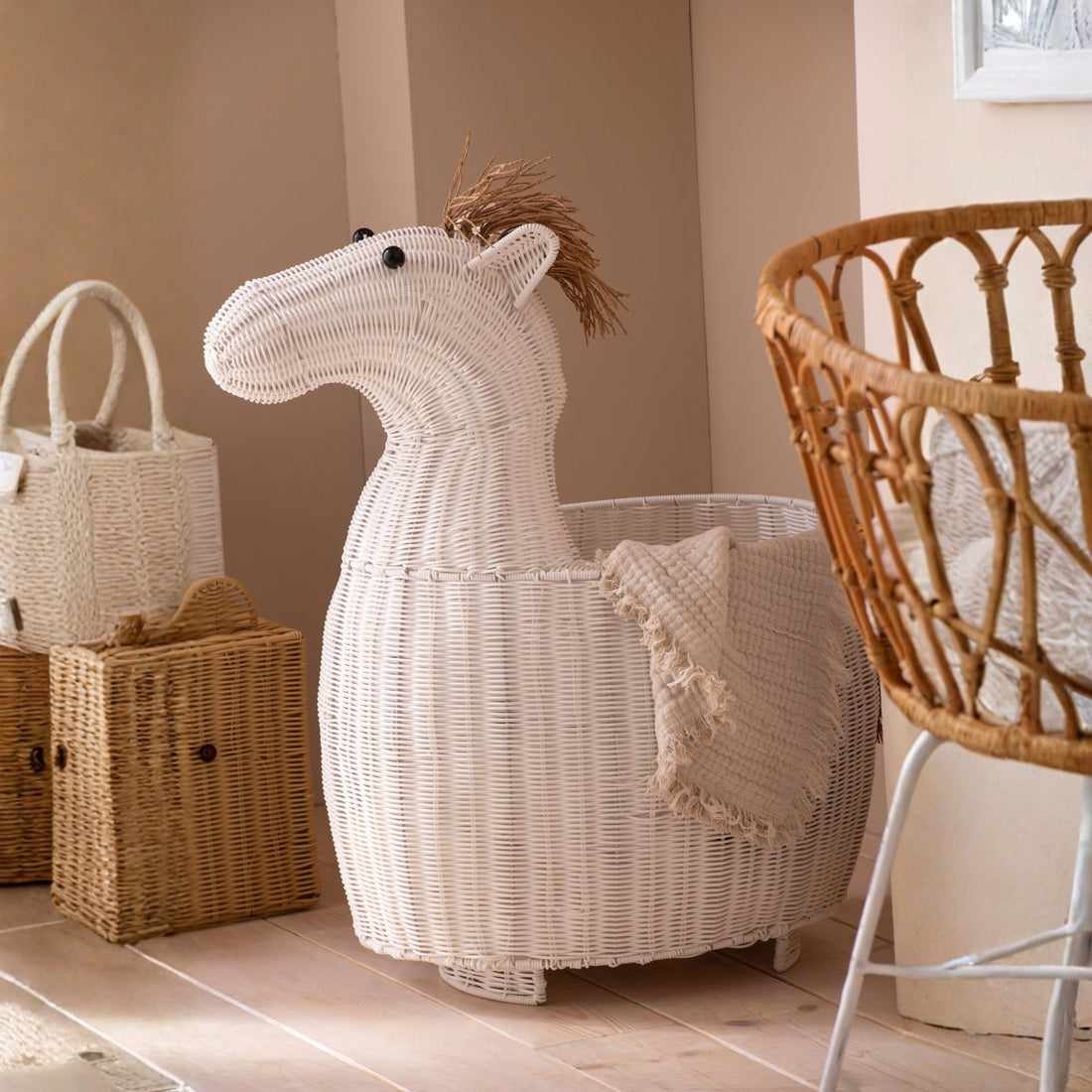Panier Cheval Plastique Blanc J-Line