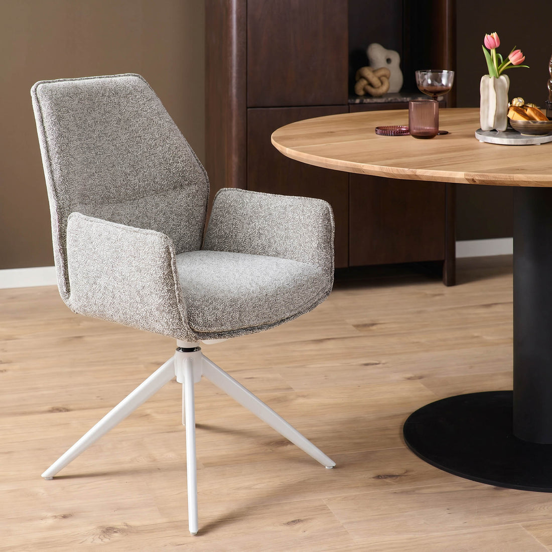 Chaise de salle à manger Hera en tissu beige avec accoudoirs Starfurn