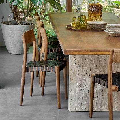 Chaise de salle à manger en teck Freya sans accoudoirs, cuir noir, lot de 2, Raw Materials