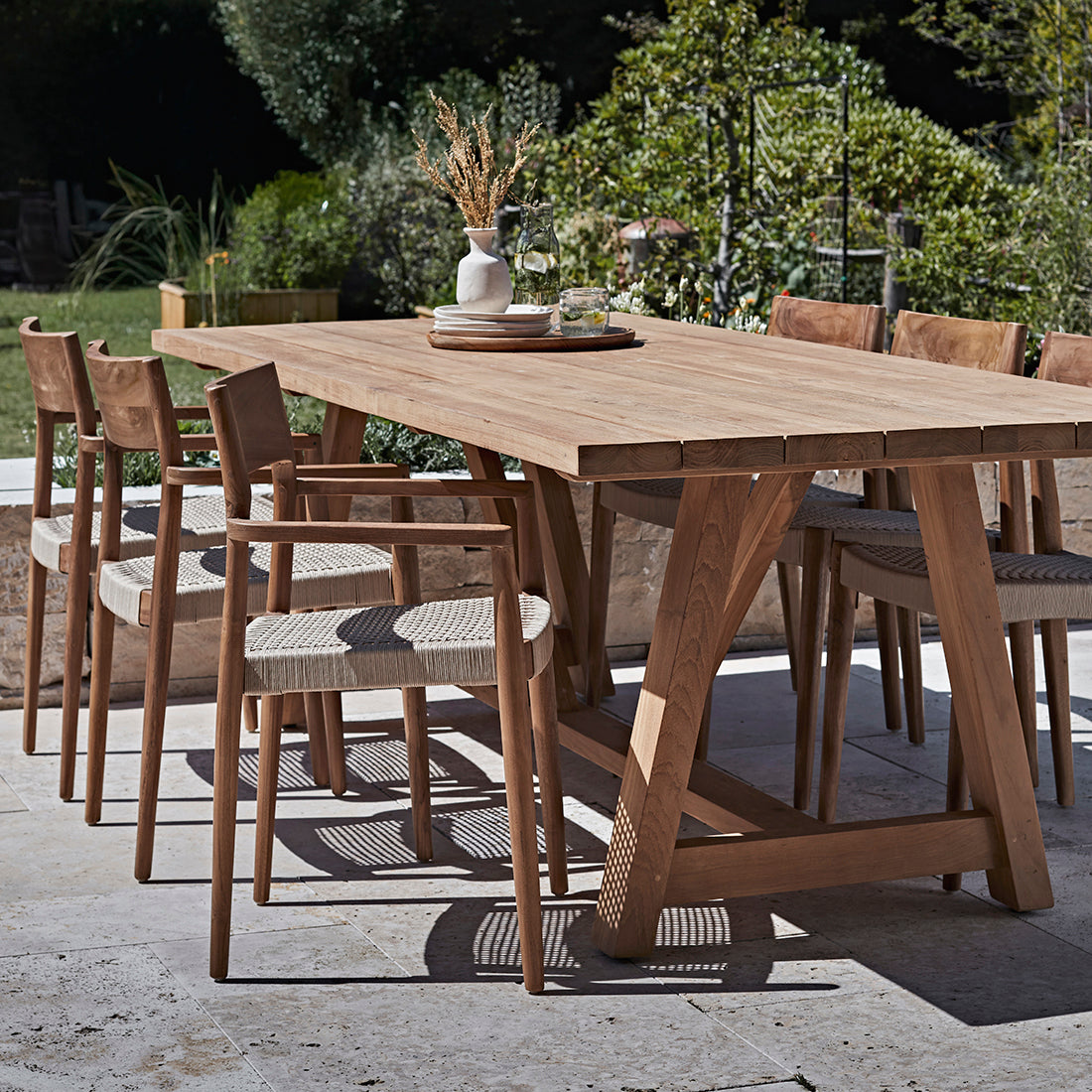 Chaise de salle à manger en teck Freya avec accoudoirs naturel lot de 2 Raw Materials