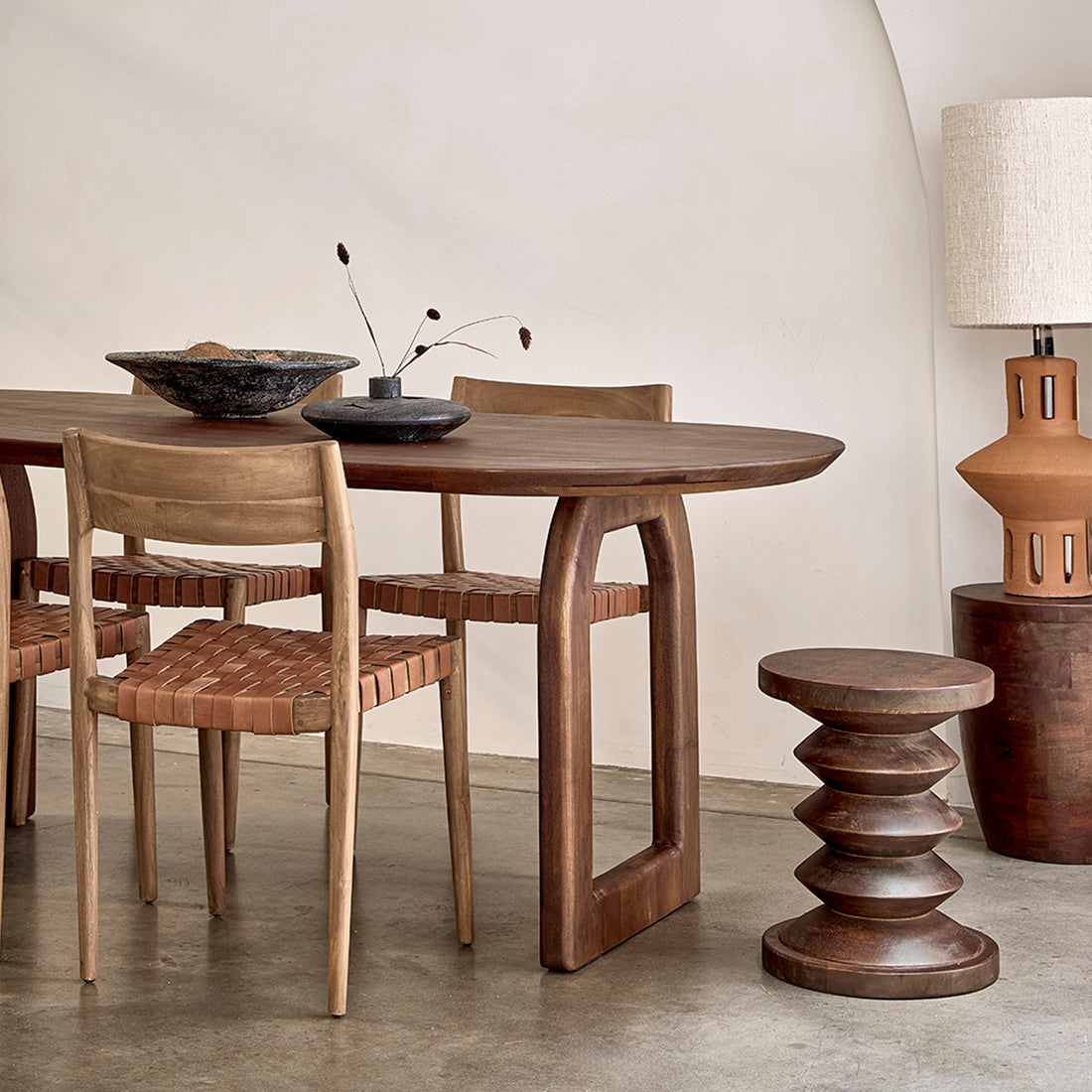 Table à manger Bullnose ouverte marron 240 cm Raw Materials