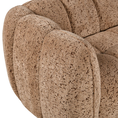 Close up van de taupe structuurstof op de armleuning van bank Morris