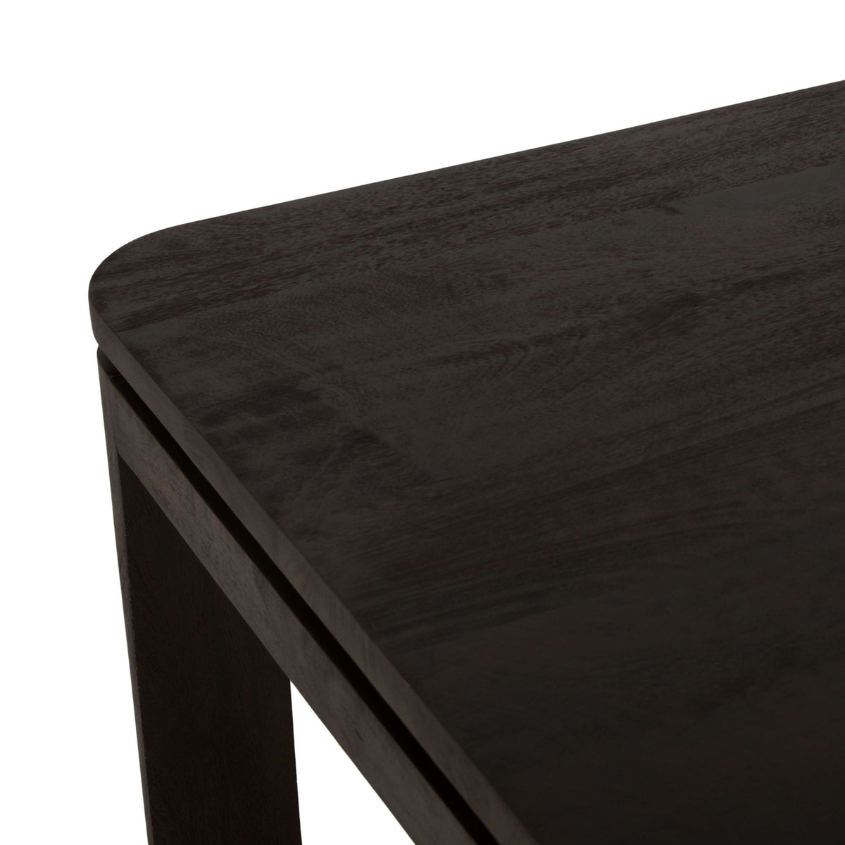Eettafel Dallas van Starfurn met breed blad en krachtig houten onderstel