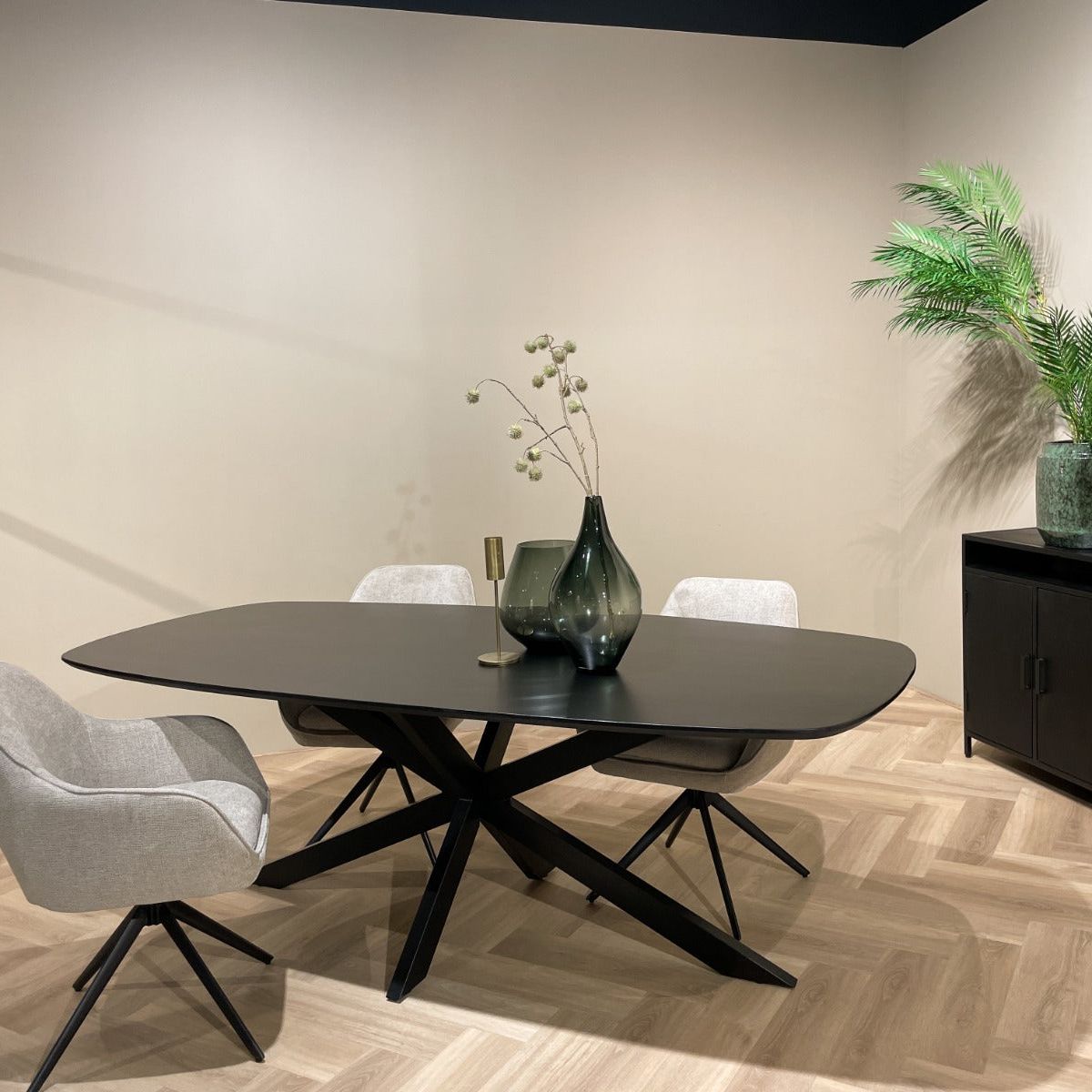 Eettafel Jesper Kala 230cm in een eetkamer
