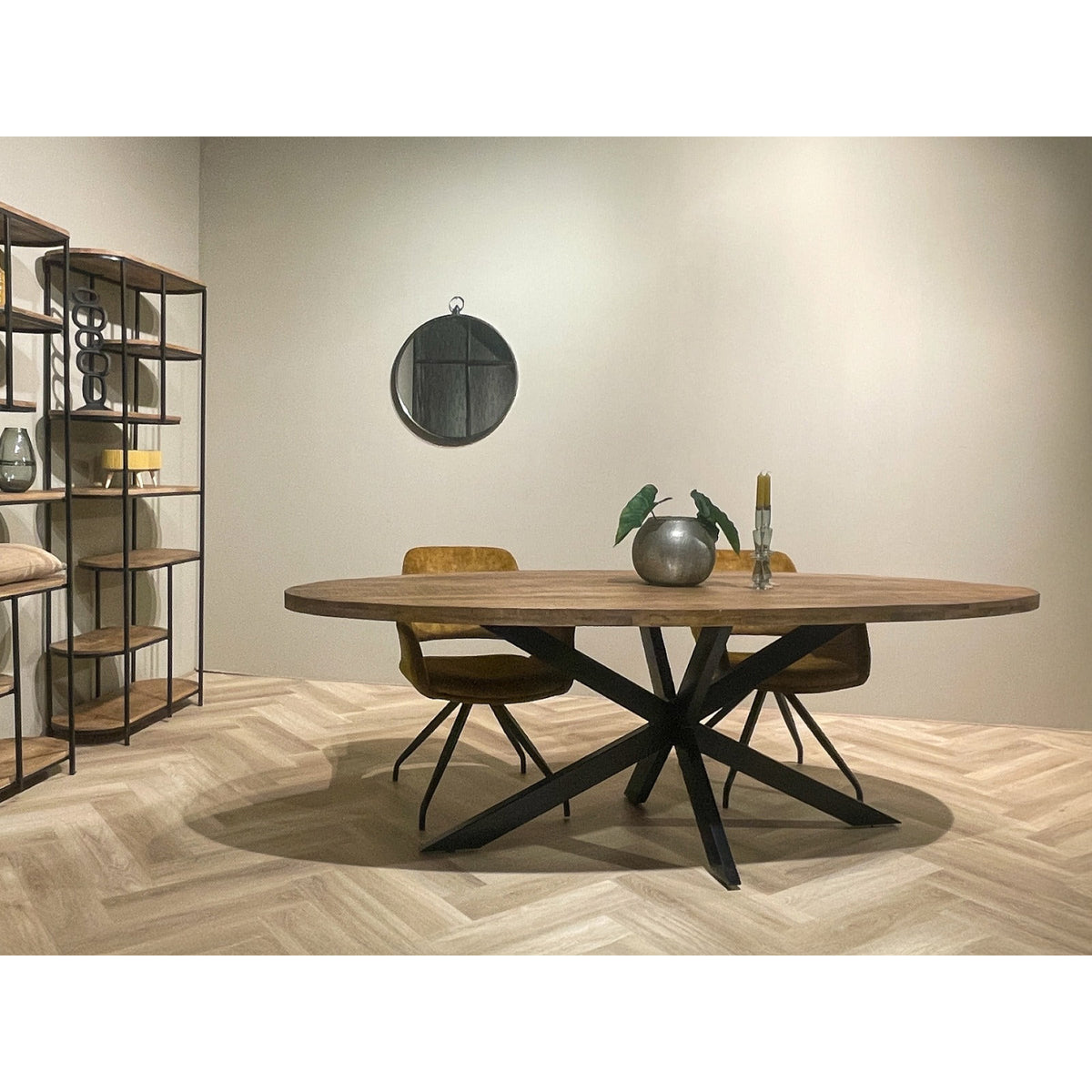 Rocky eettafel Pecan van Livingfurn, afmetingen L240cm x B110cm x H76cm