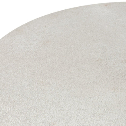Witte ronde etagere van J-Line gestyled met planten en decoratie in een interieur