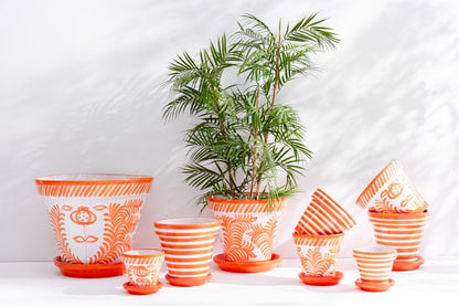 Pot de fleurs + assiette Granada Stripes en céramique, faits main et peints, orange, extra large, J-Line