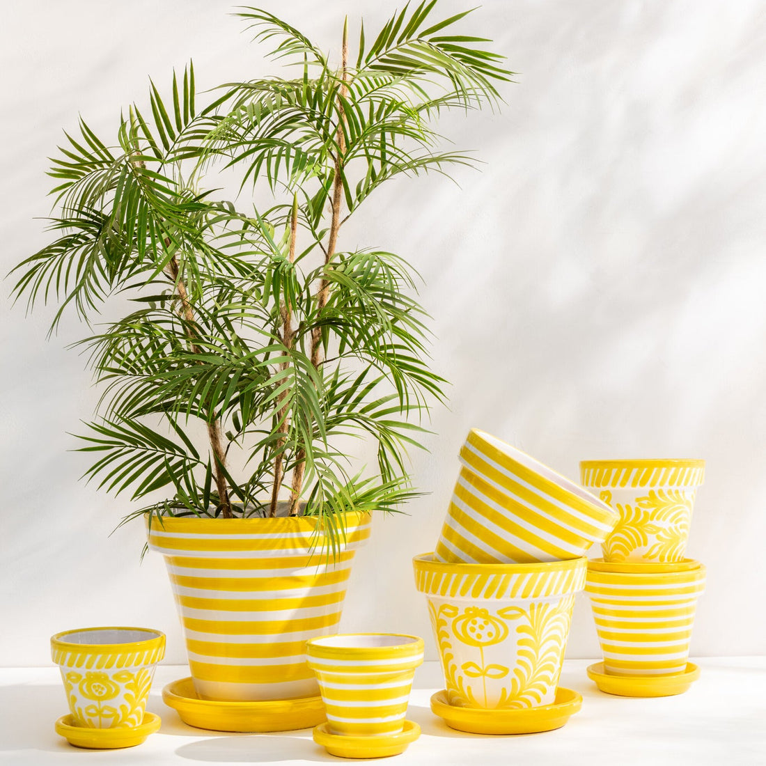 Pot de fleurs + assiette Granada Stripes en céramique, fait main et peint, jaune, extra large
