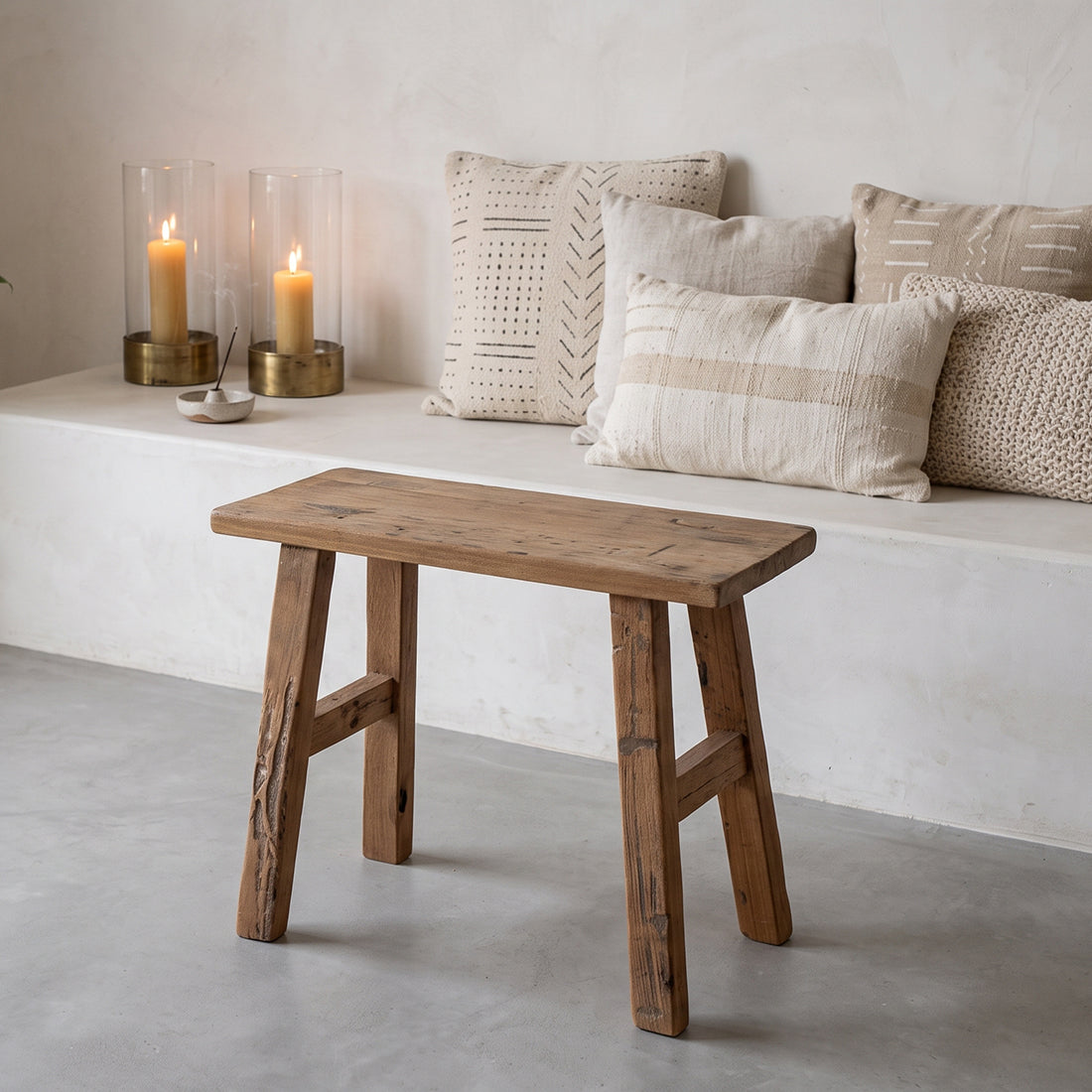 Carpenter bankje van Raw Materials met originele zitting en poten van hergebruikt teakhout