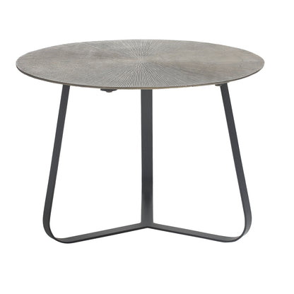 Kae Salontafel Goud Aluminium Rond Medium van PTMD, metallic gouden blad op zwart ijzeren onderstel op wit
