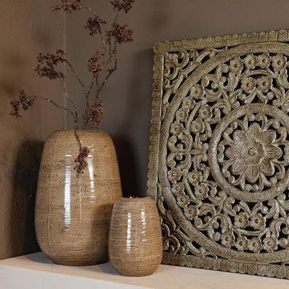 Mavric Vaas Keramiek Bruin Large van PTMD, vaas in een interieur, ander sfeerbeeld