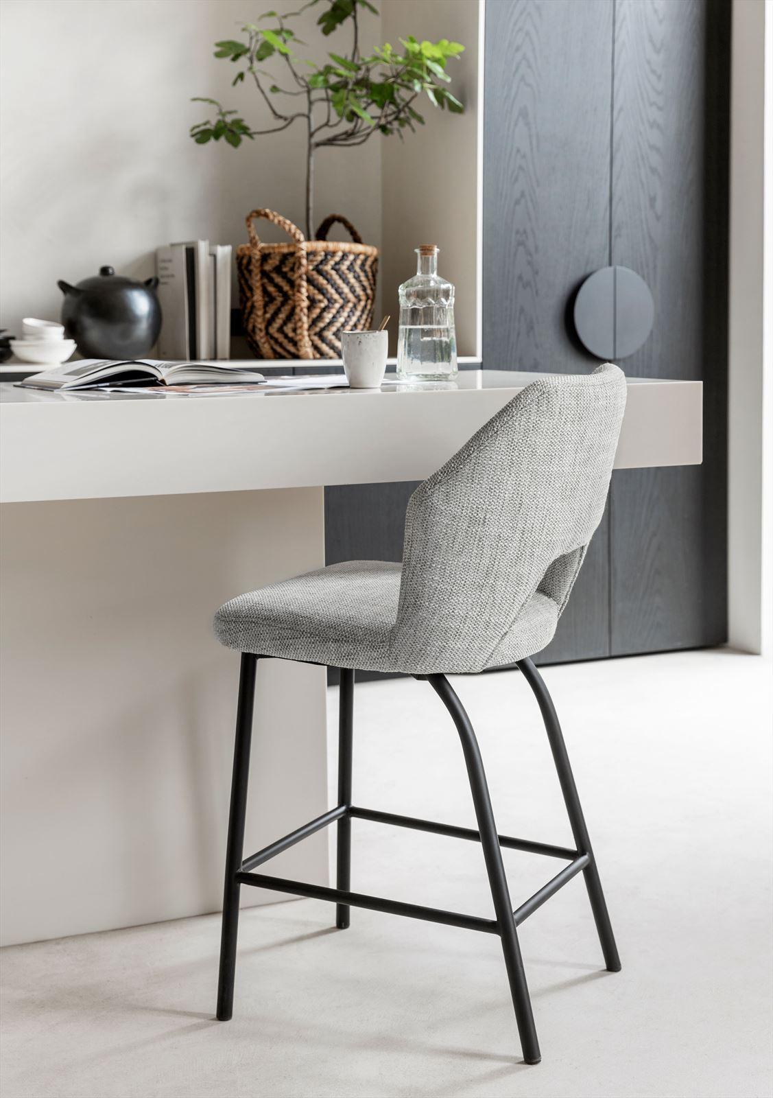 Must Living Bar kruk Bloom Polaris Licht Grijs - Barkruk - MUST Living - livinglovely.nl