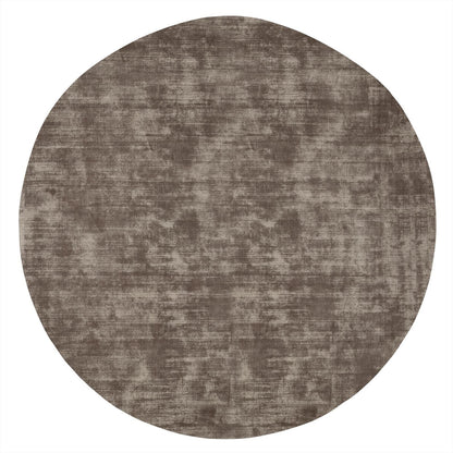Vloerkleed La Belle Rond van MUST Living, rond viscose kleed in gedempt saliegroen met zachte glans
