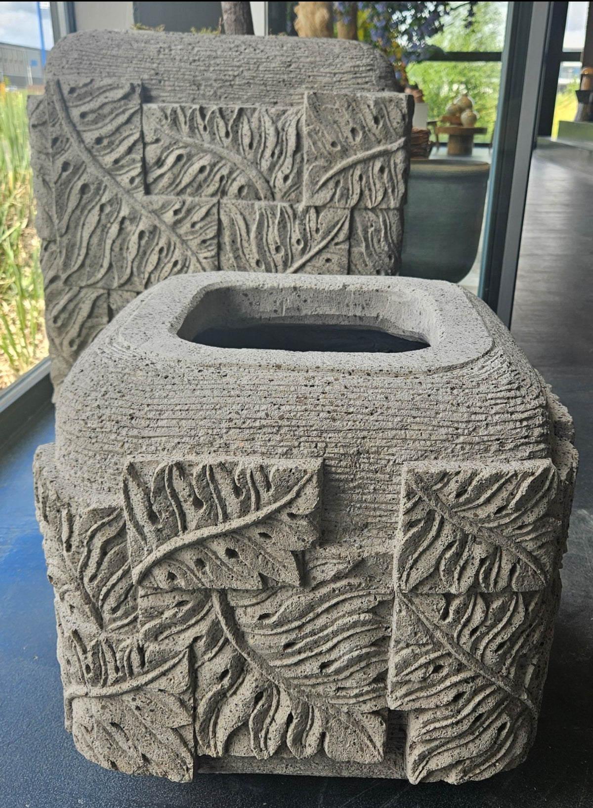 Pot de fleurs Blayd Gris Ciment Feuille de palmier Carré Grand PTMD